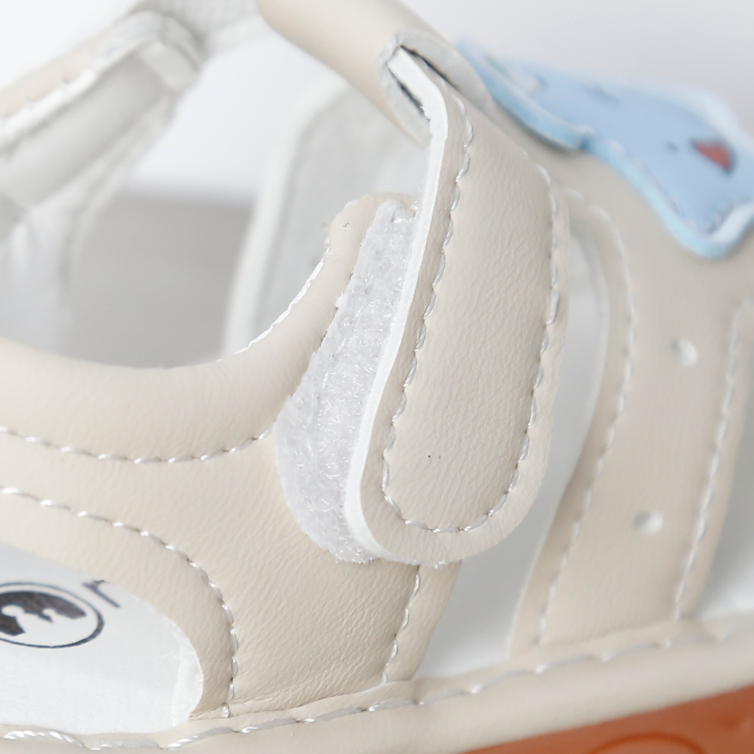 Dép sandal tập đi kèn Mamago 25MS8 sao cười (Trắng)