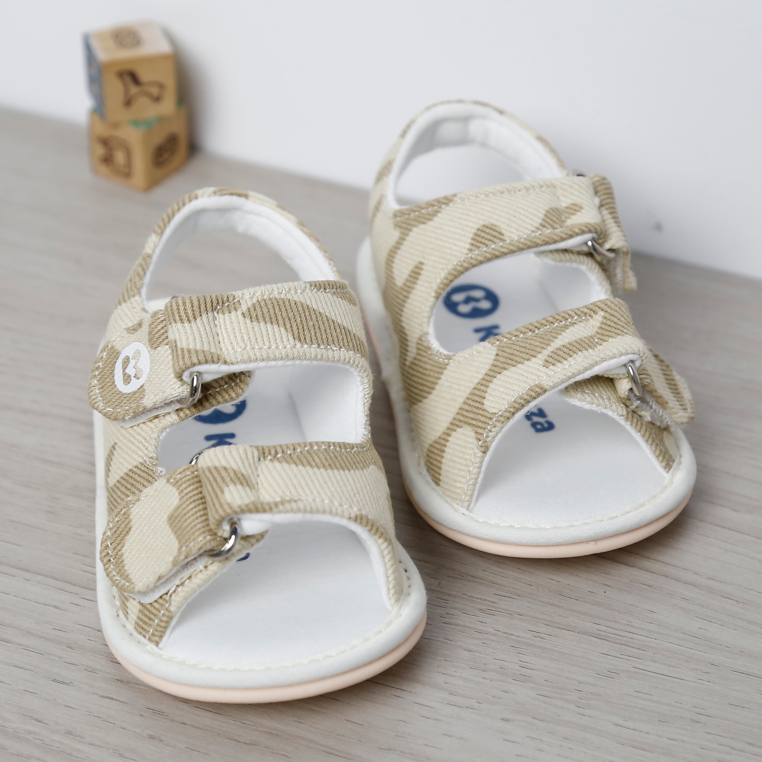  Dép sandal tập đi KidsPlaza 25K-S01 vạt chéo (Nâu be)
