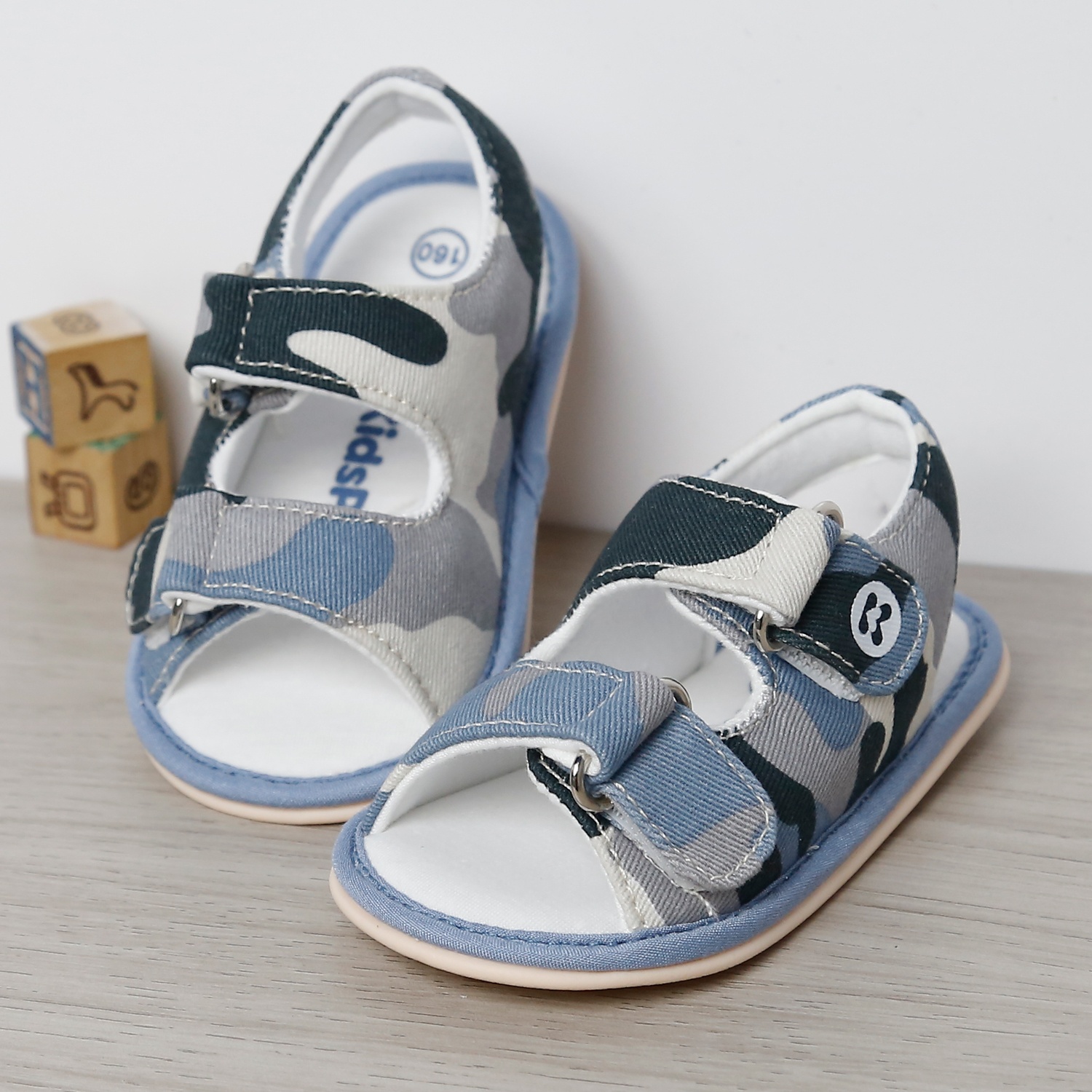 Dép sandal tập đi KidsPlaza 25K-S01 vạt chéo (Xanh)