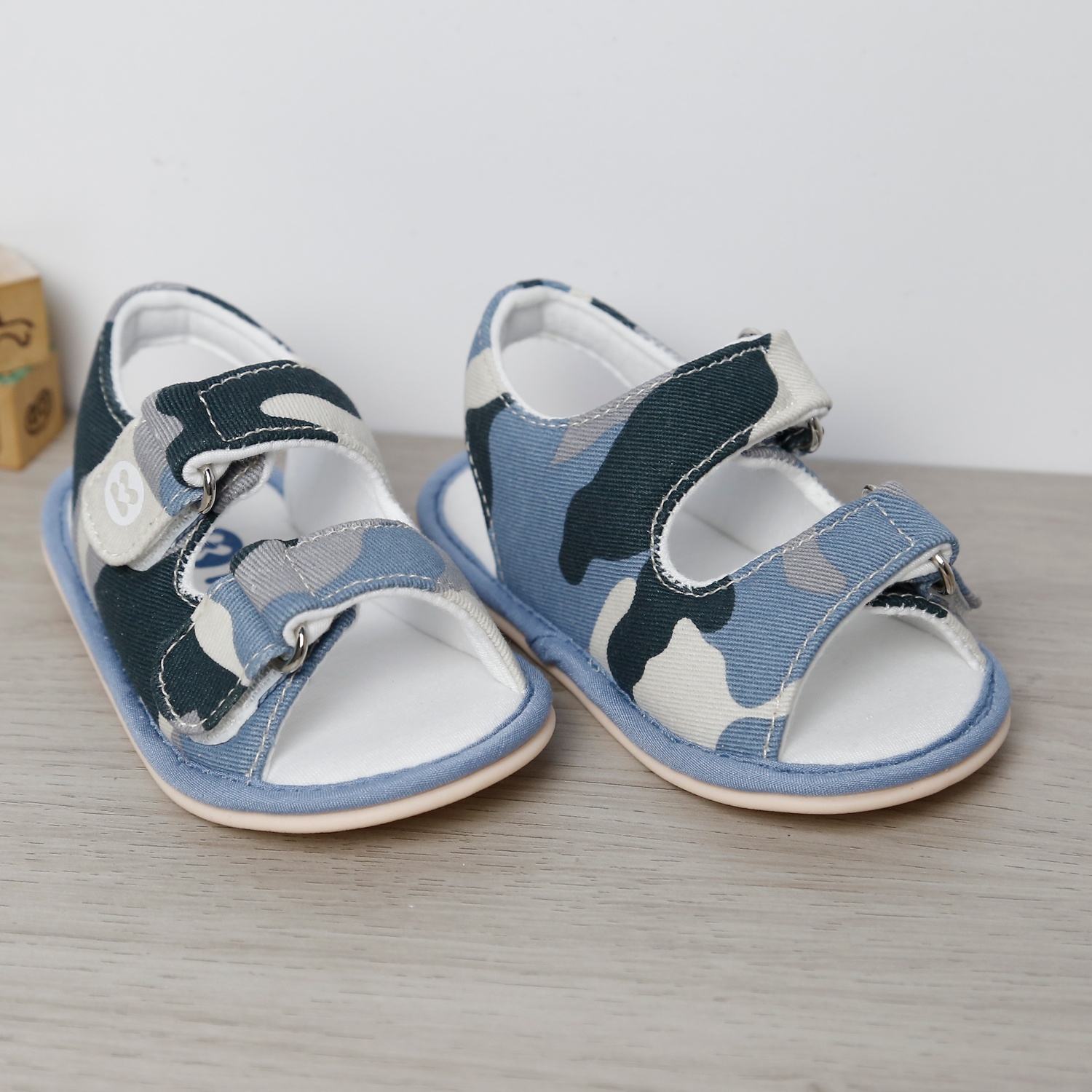 Dép sandal tập đi KidsPlaza 25K-S01 vạt chéo (Xanh)