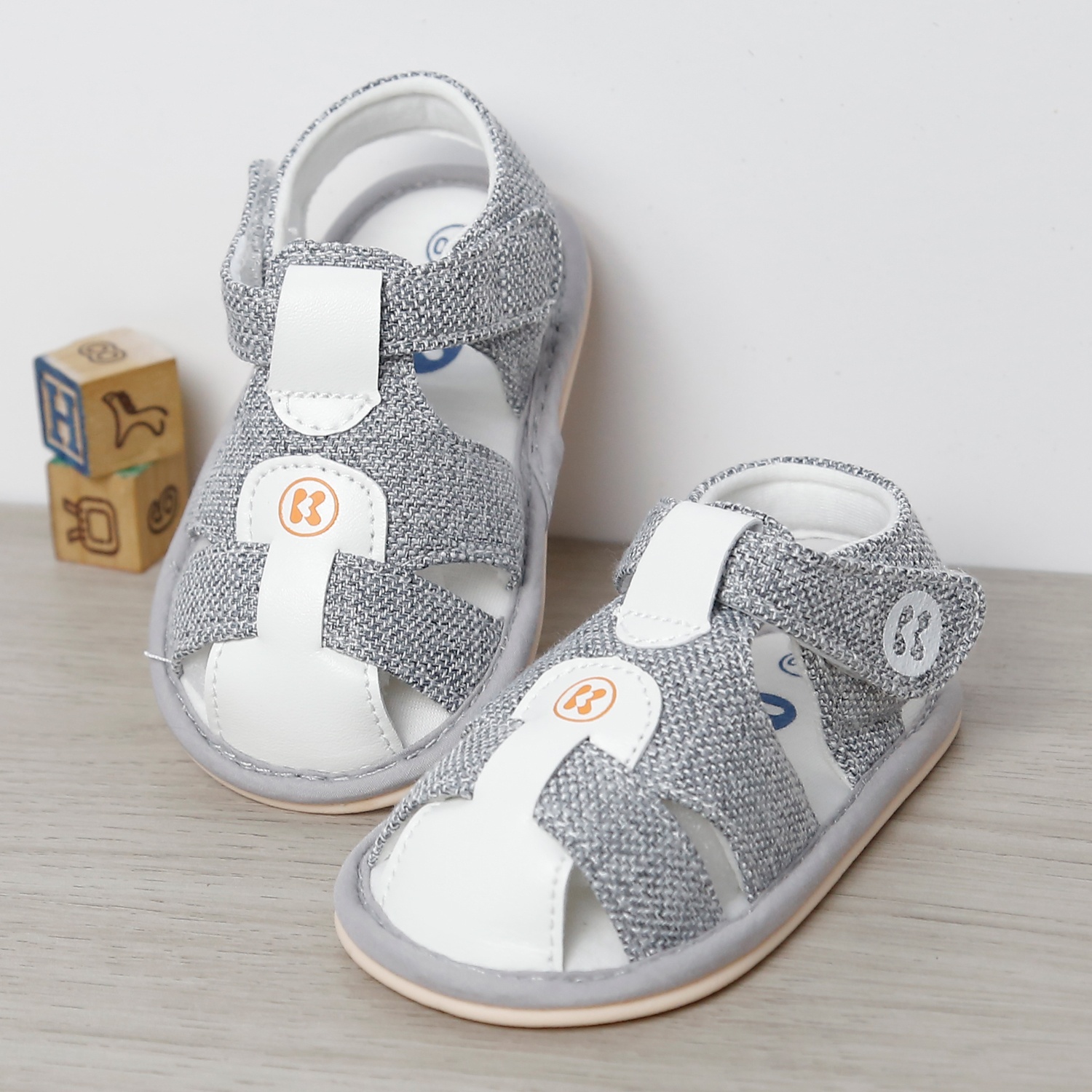Dép sandal tập đi KidsPlaza 25K-S02 basic, in chữ K (Ghi)