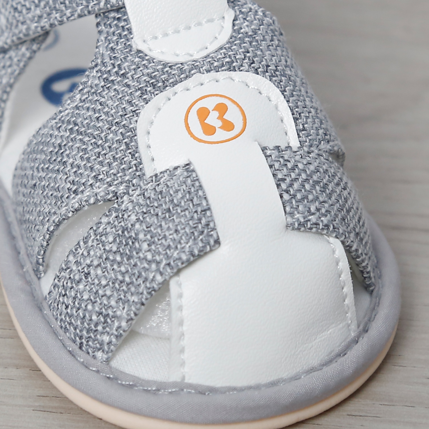 Dép sandal tập đi KidsPlaza 25K-S02 basic, in chữ K (Ghi)