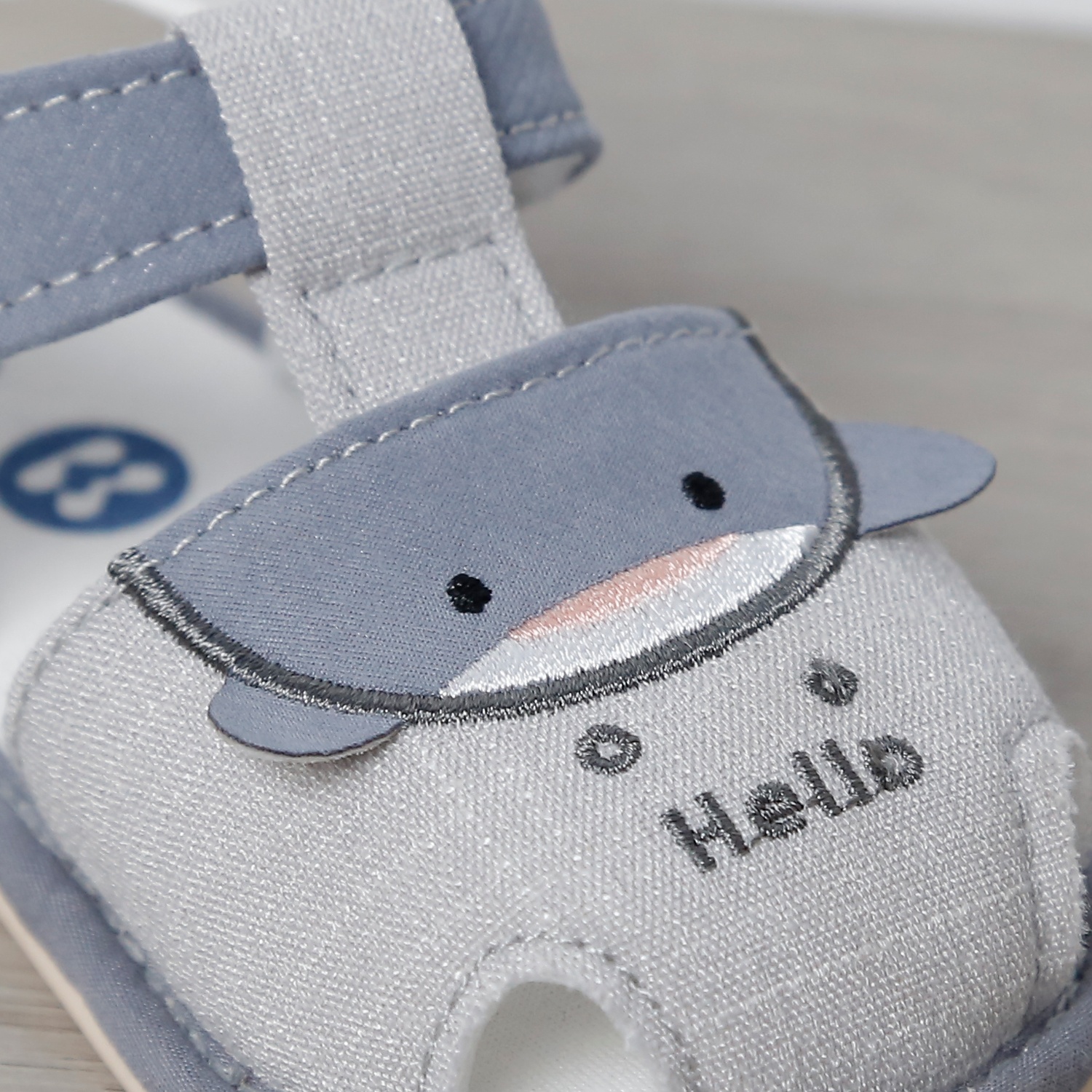 Dép sandal tập đi KidsPlaza 25K-S04 cá heo Hello (Ghi)
