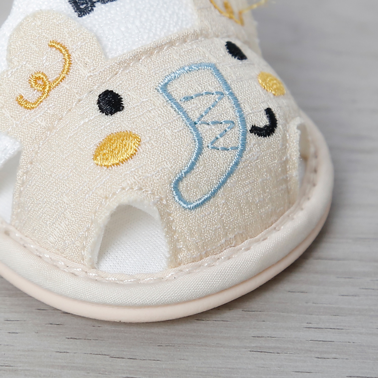 Dép sandal tập đi KidsPlaza hình mặt thỏ 25K-S07 (Be)