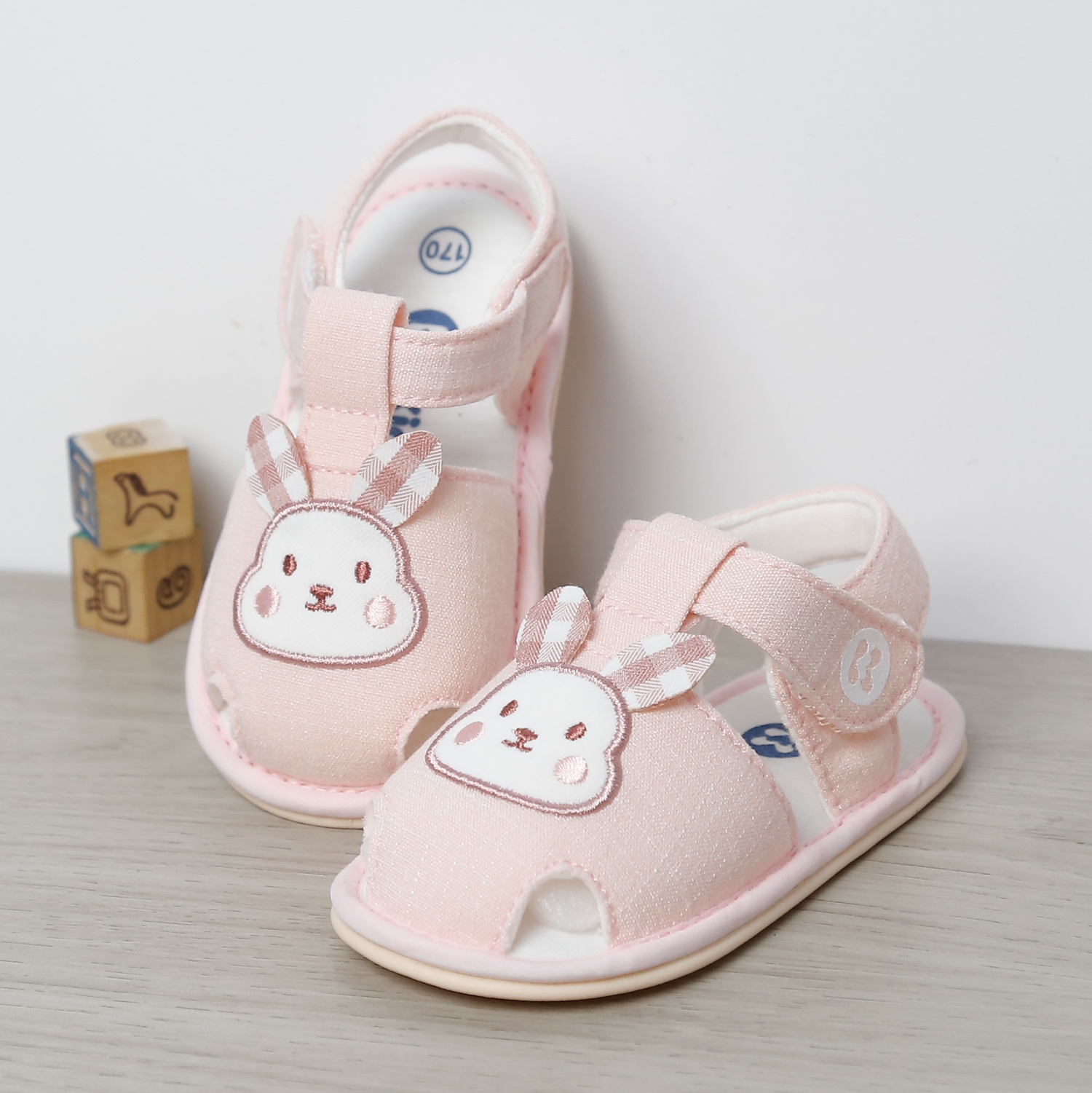 Dép sandal tập đi KidsPlaza hình mặt thỏ 25K-S07 (Hồng) hình 1