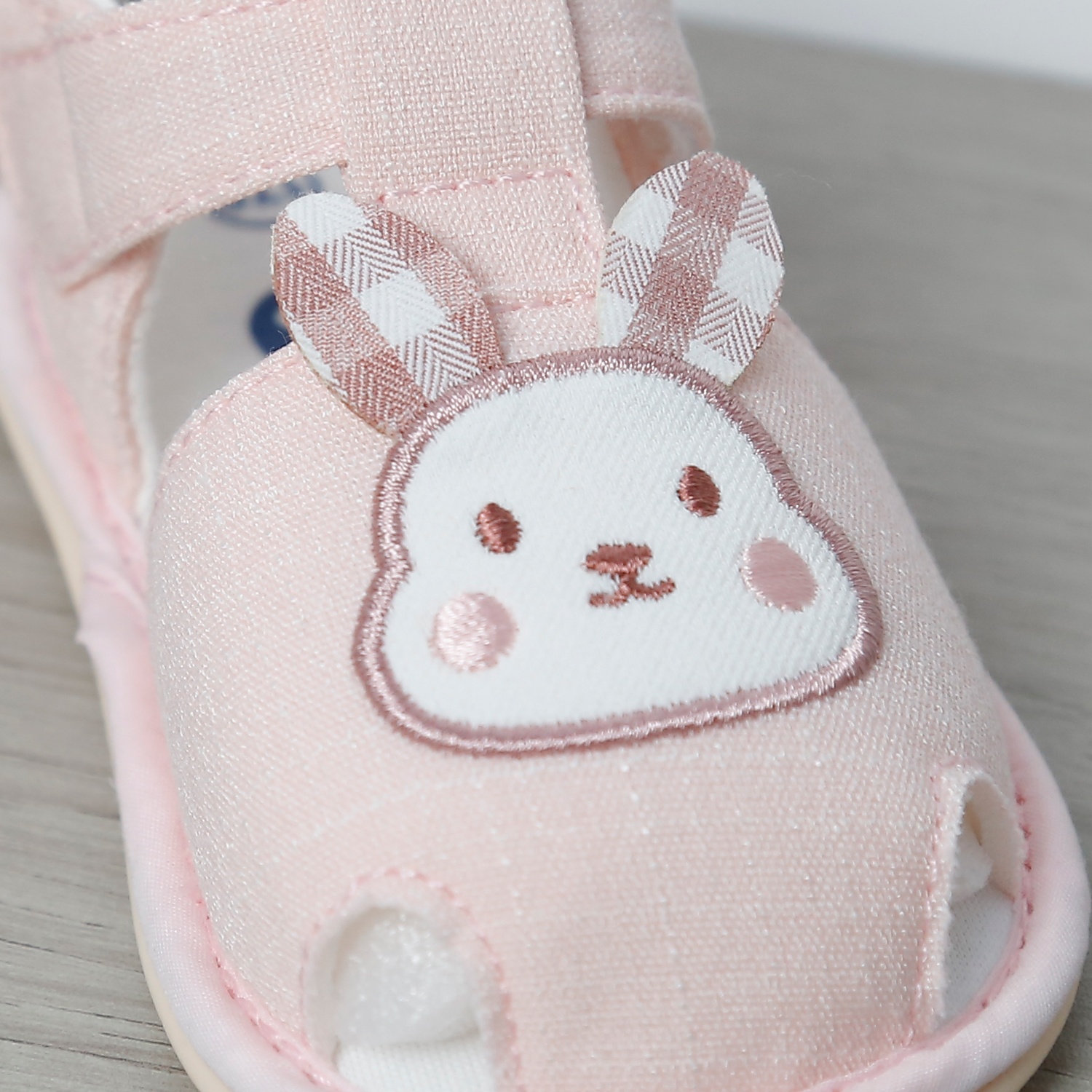 Dép sandal tập đi KidsPlaza hình mặt thỏ 25K-S07 (Hồng) hình 2