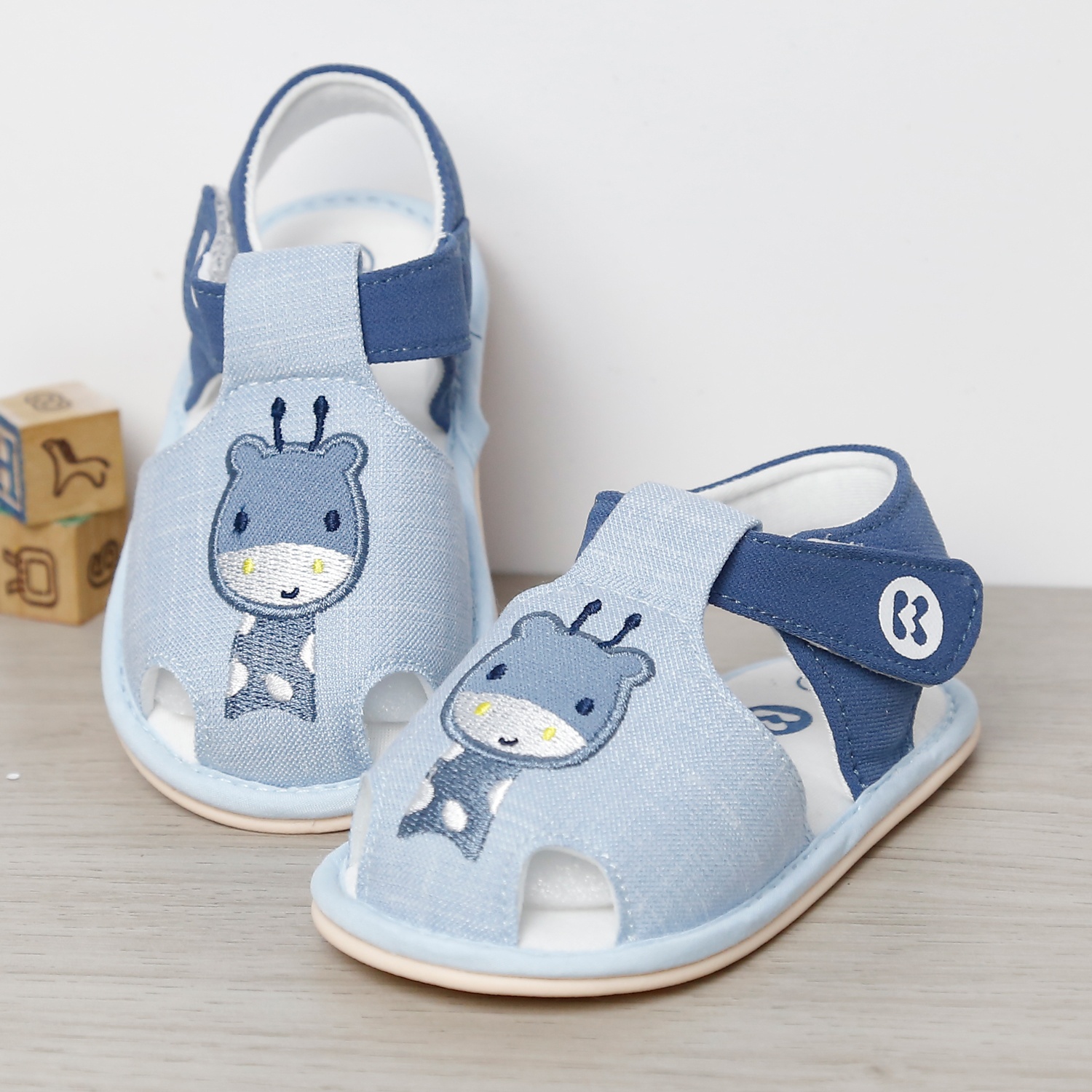 Dép sandal tập đi KidsPlaza hình hươu cao cổ 25K-S09 (Xanh)