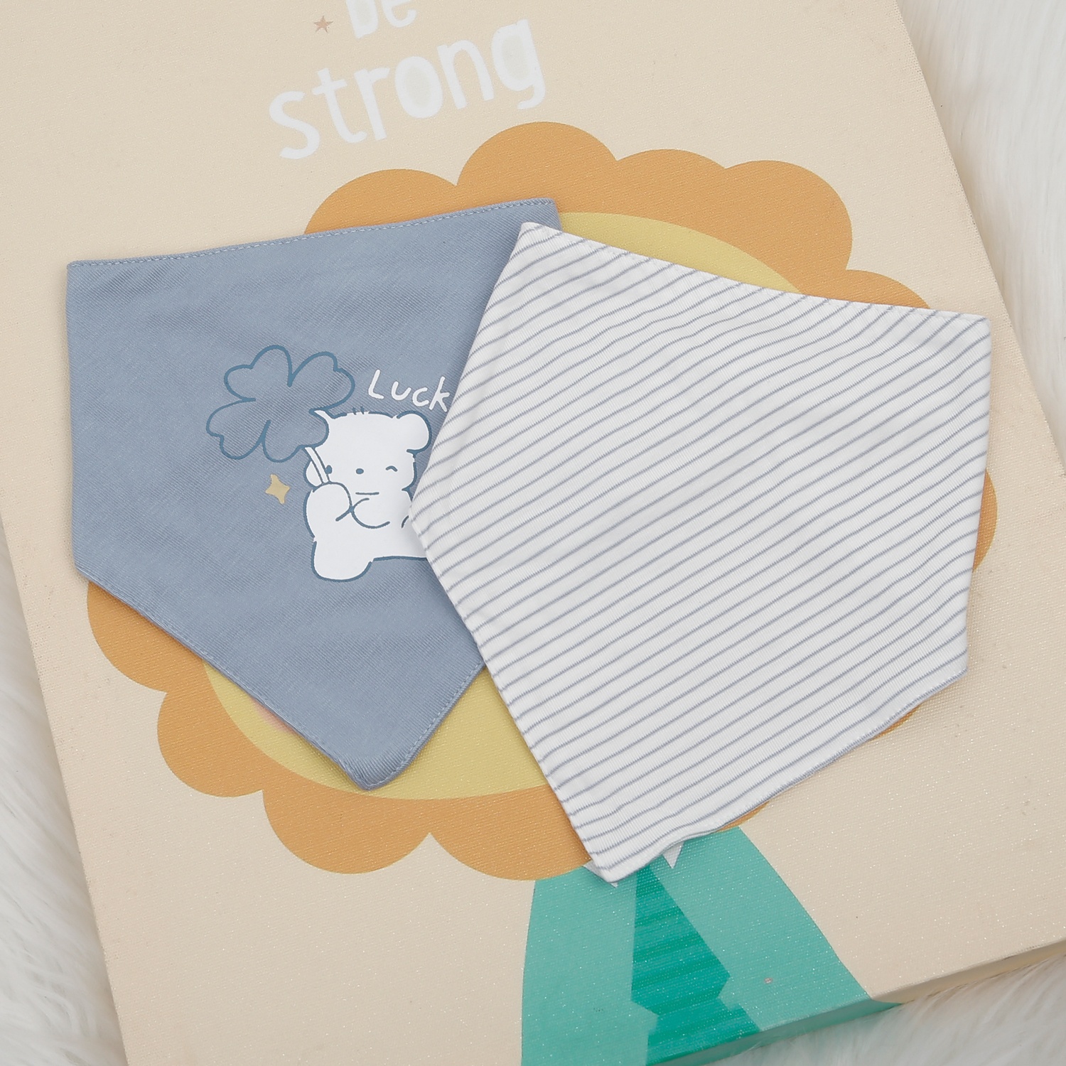 Set 2 yếm tam giác KidsPlaza Otis ND24H (Xanh dương) hình 1